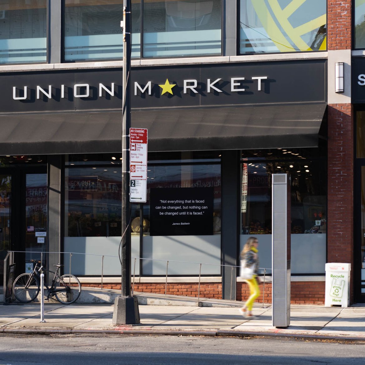The grocery store Union Market as seen from street level.